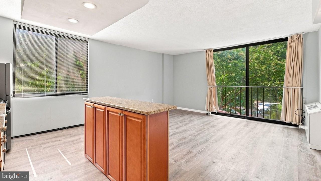 801 Yale Ave #104 - Photo 5 of 13