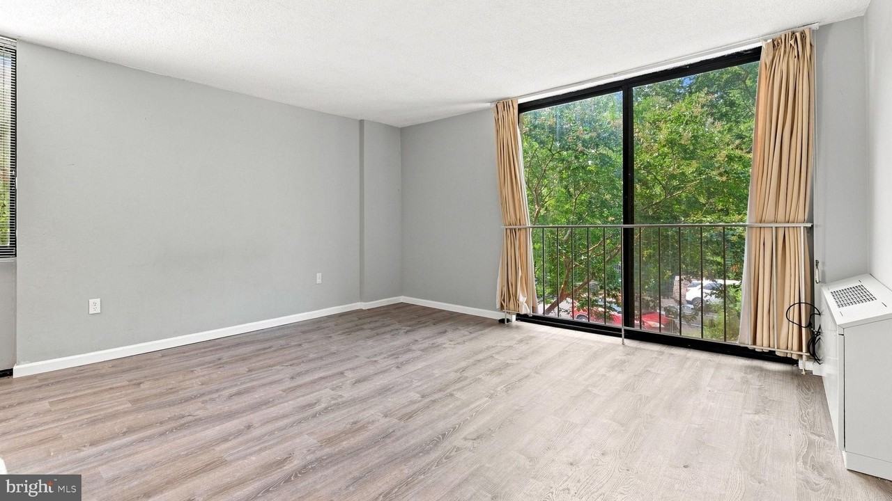 801 Yale Ave #104 - Photo 6 of 13