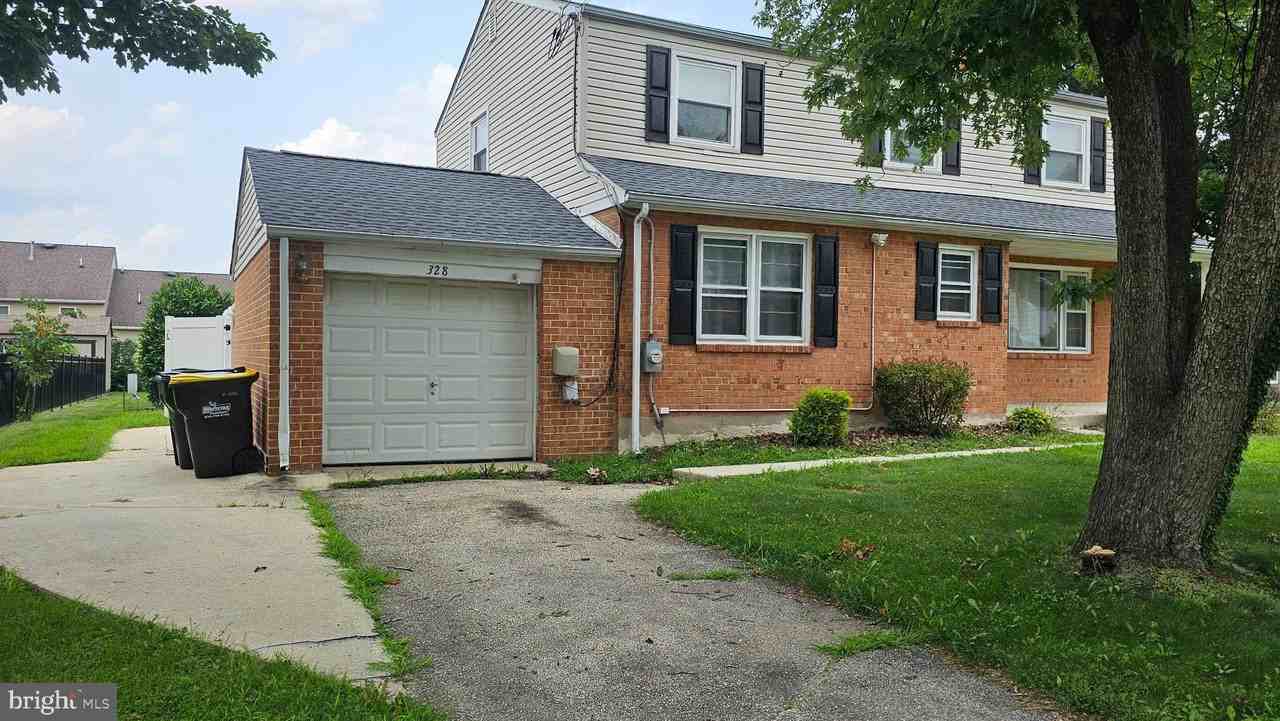 328 Rees Dr - Photo 3 of 44