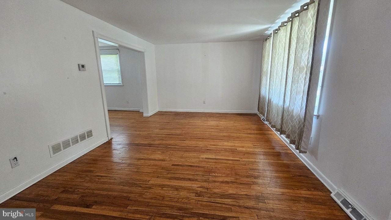 328 Rees Dr - Photo 5 of 44