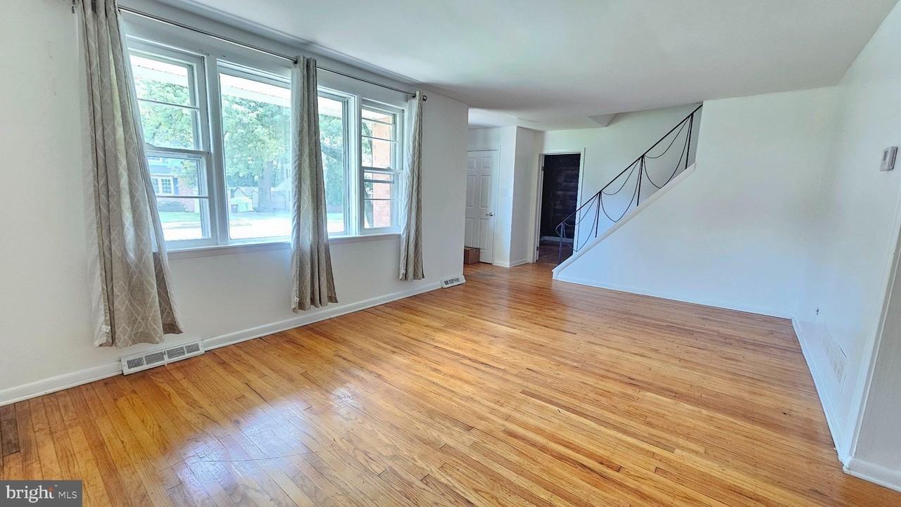 328 Rees Dr - Photo 7 of 44