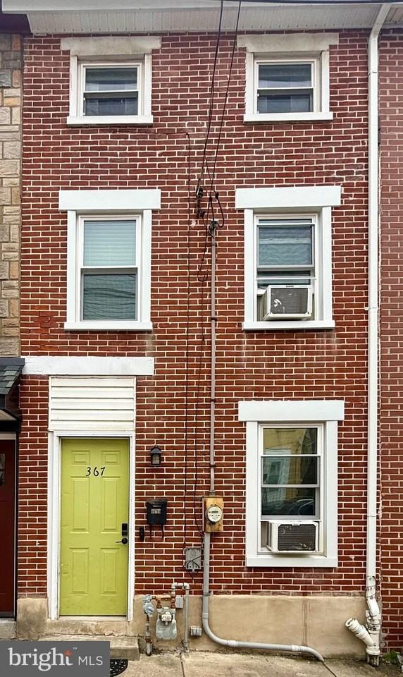 367 E Hector St - Photo 2 of 35