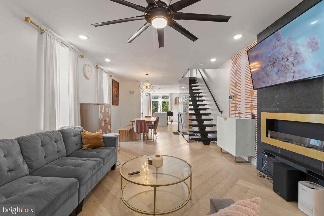 426 W Winona St - Photo 3 of 35