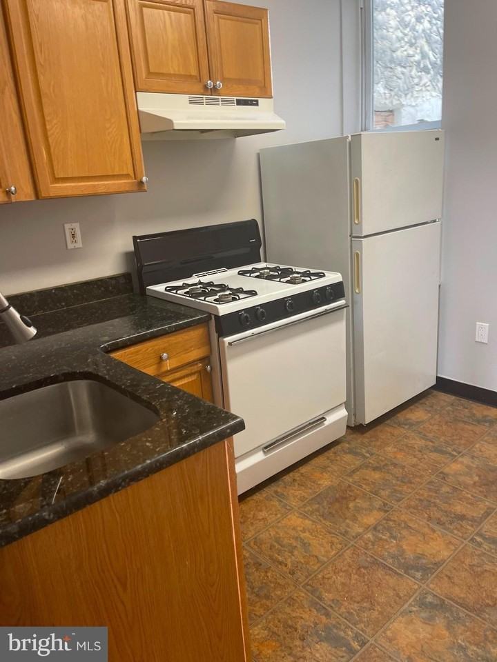 1517 W Norris St #3rdFL - Photo 7 of 7