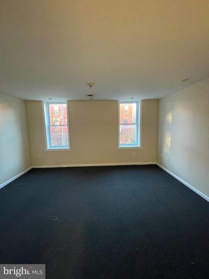 1732 W Diamond St #1 - Photo 3 of 7