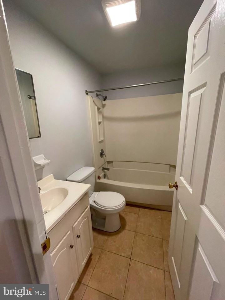 1732 W Diamond St #1 - Photo 4 of 7