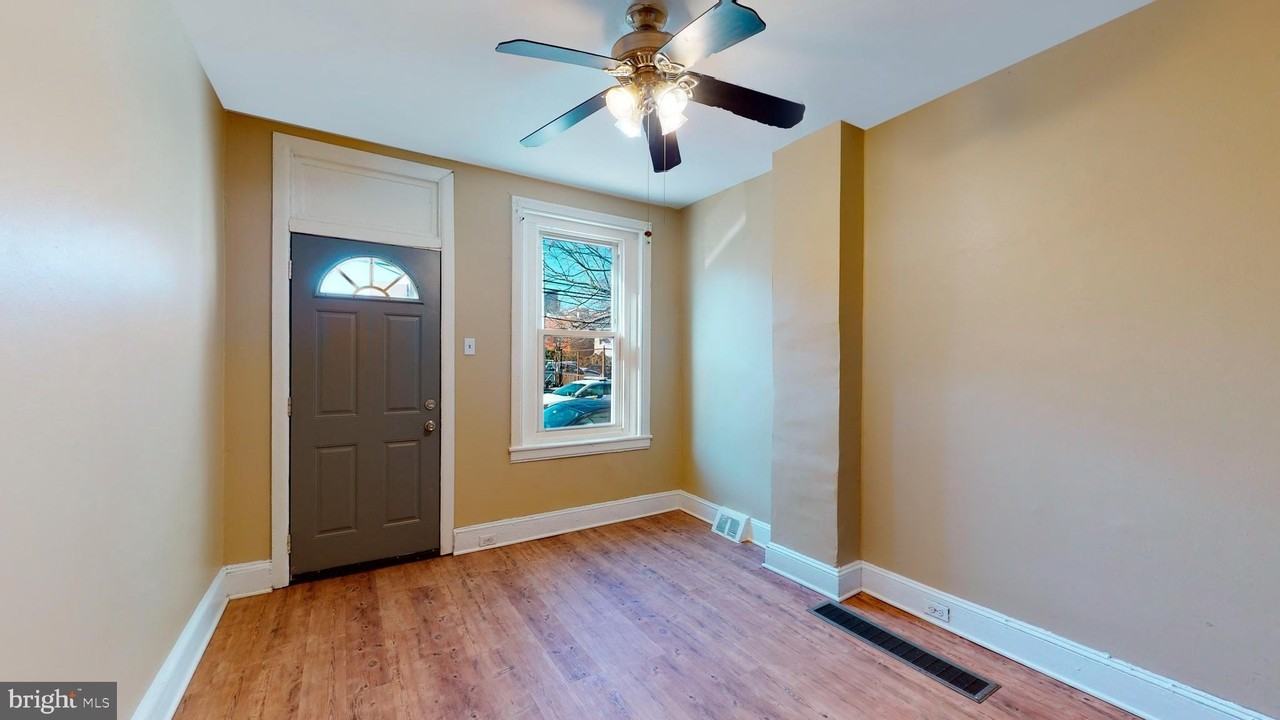 3927 Warren St - Photo 2 of 15