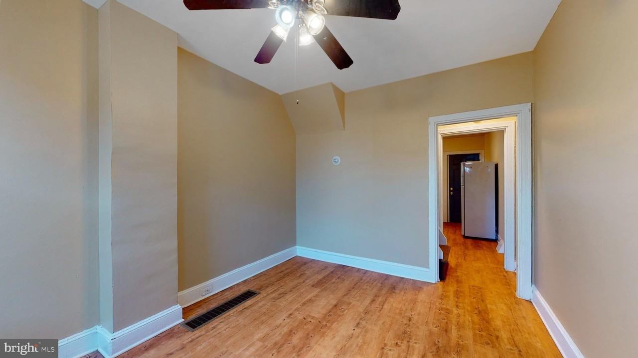 3927 Warren St - Photo 3 of 15