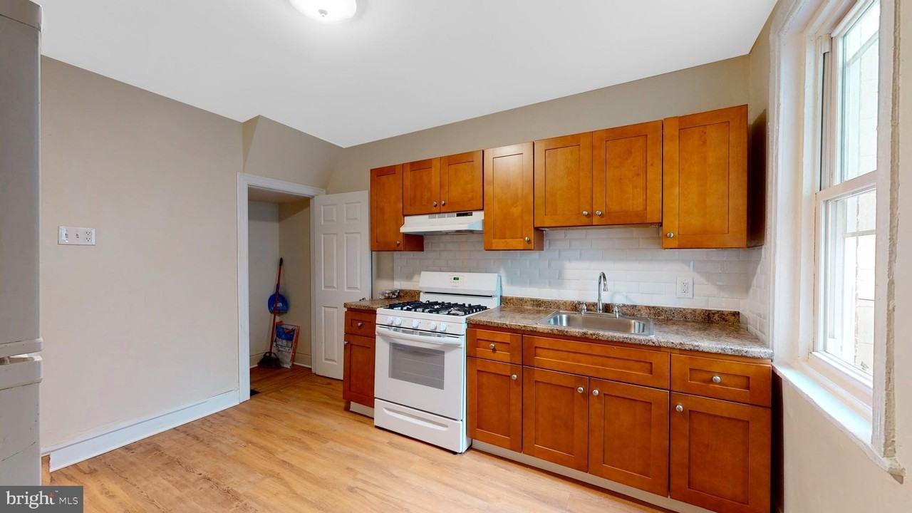 3927 Warren St - Photo 5 of 15