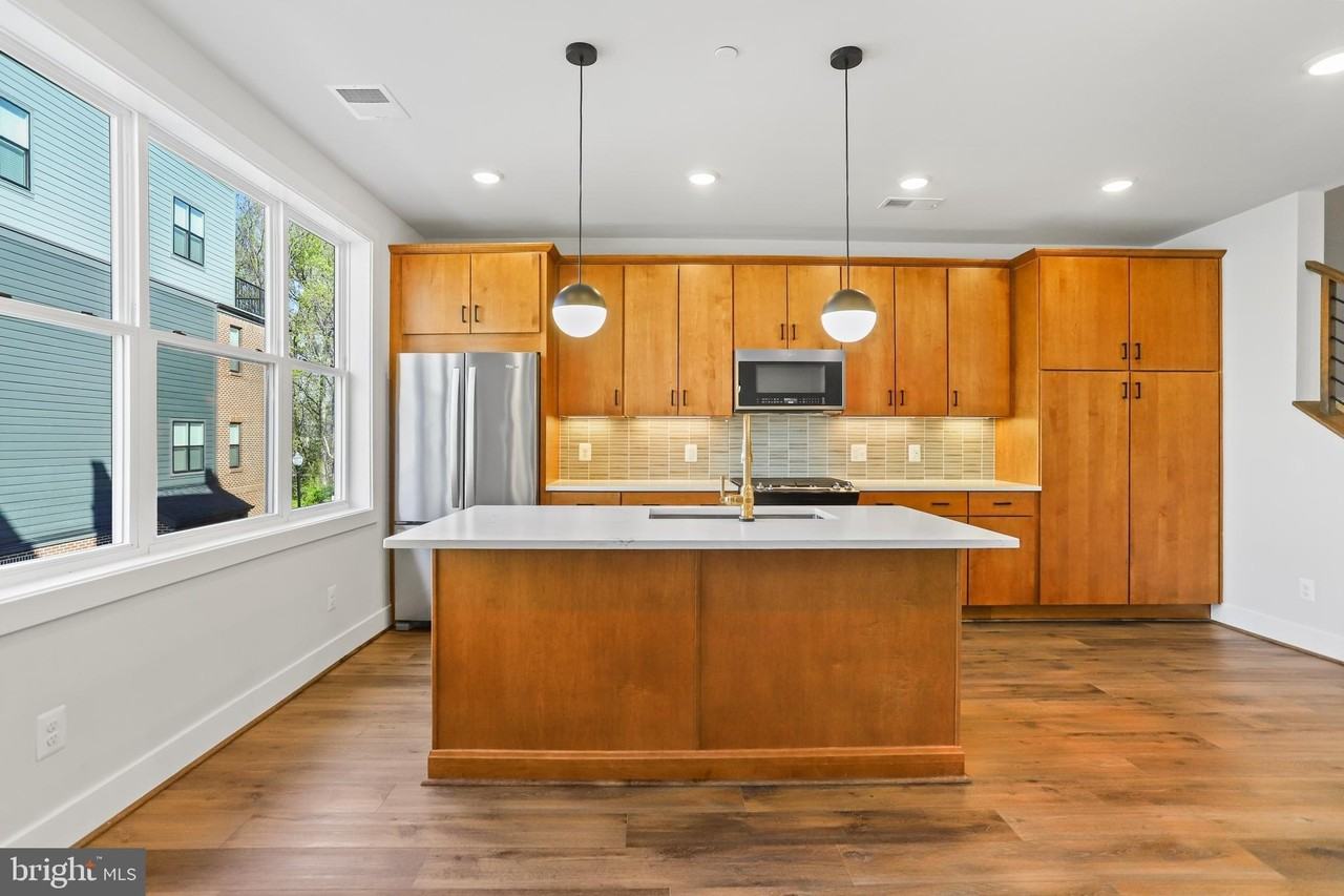 133 Warburton St - Photo 7 of 44