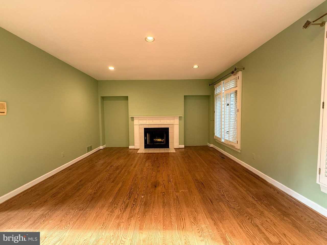 1307 Stamford Way - Photo 4 of 31