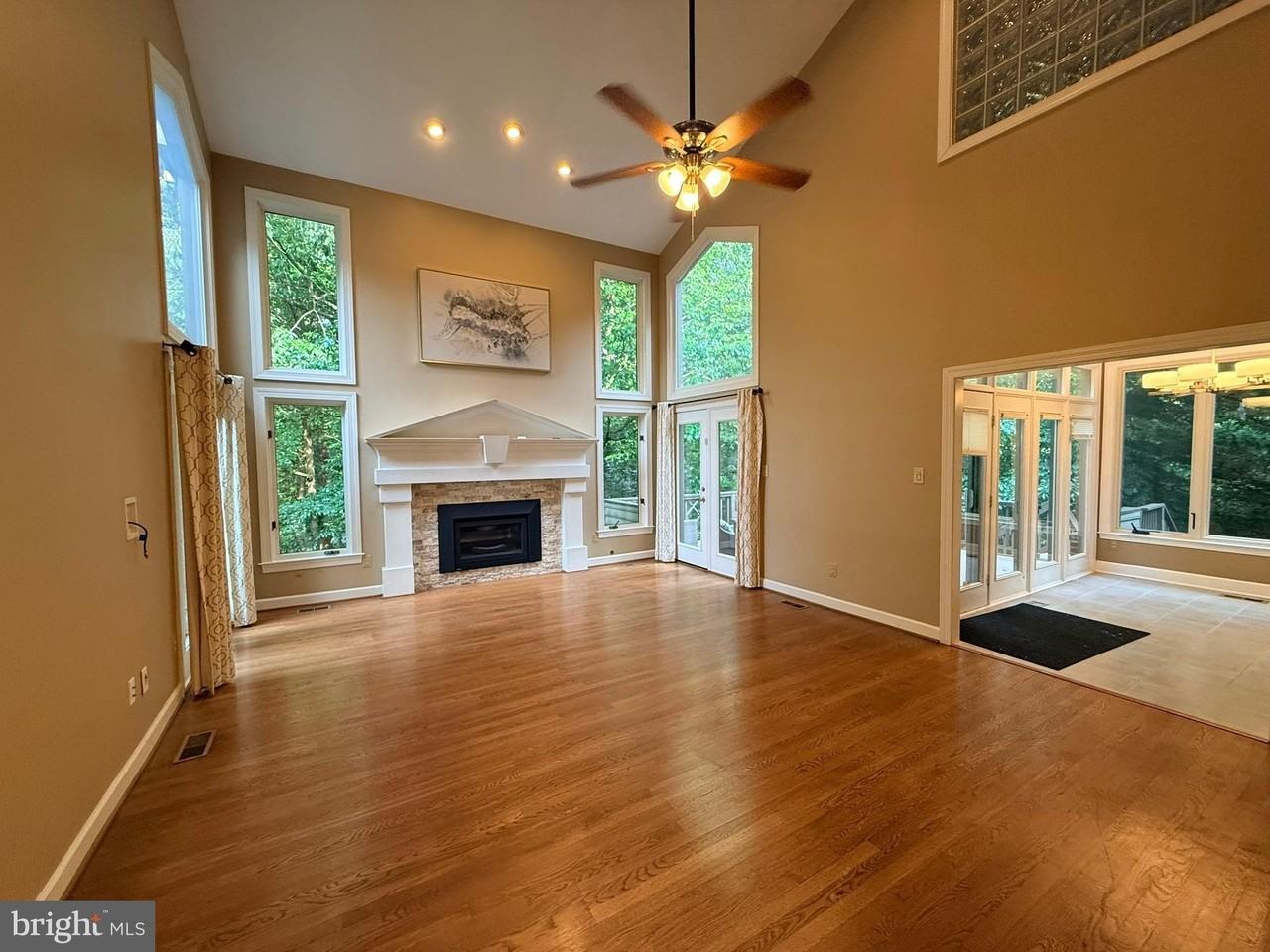 1307 Stamford Way - Photo 5 of 31