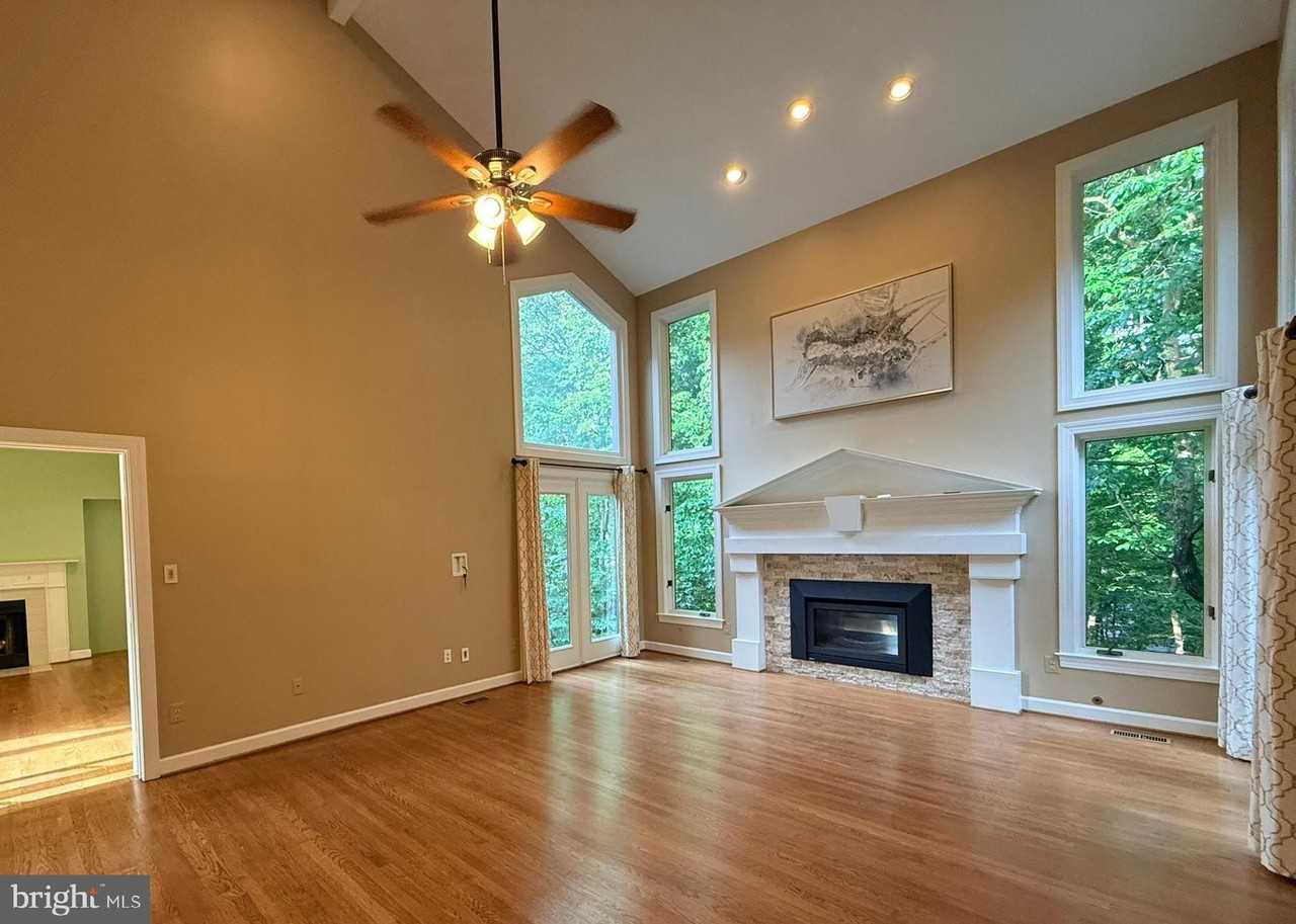 1307 Stamford Way - Photo 7 of 31
