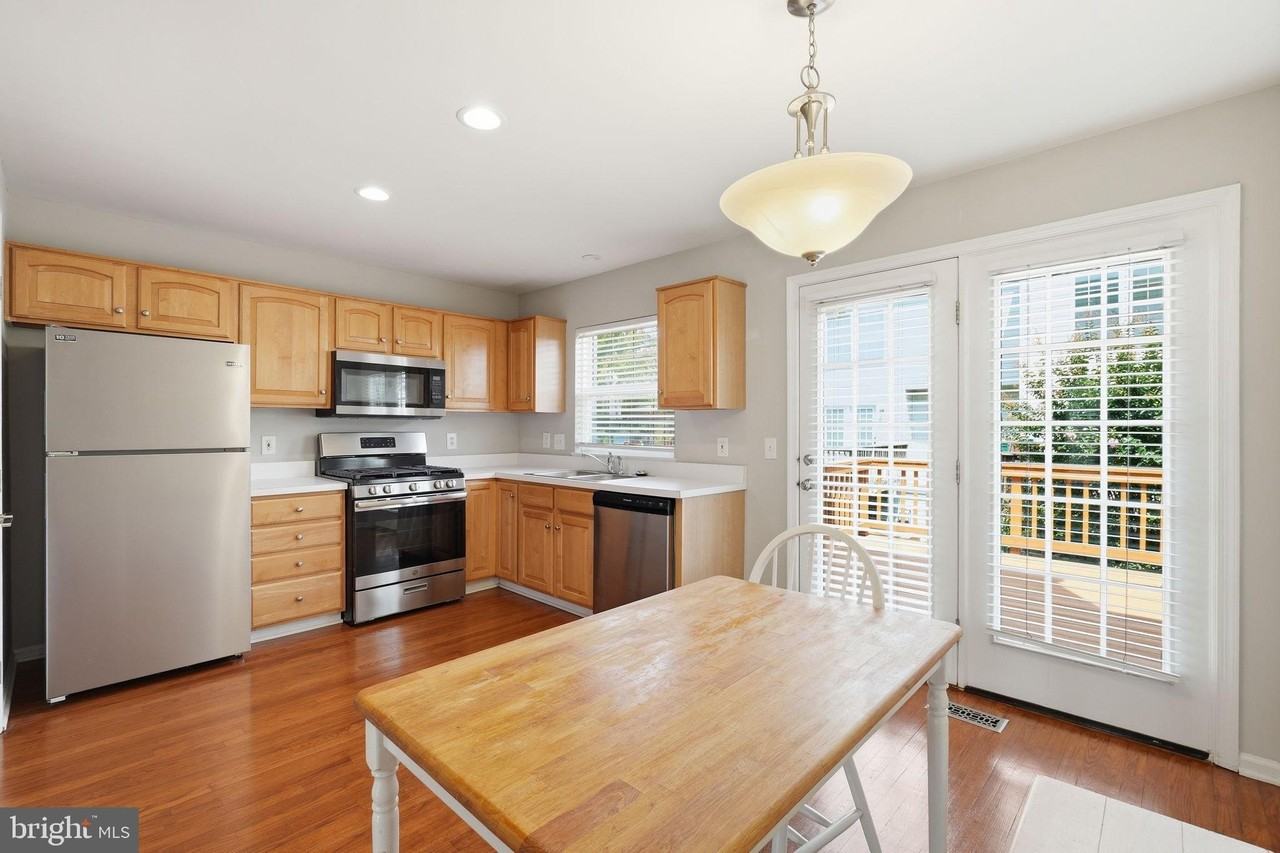 6374 Michael Robert Dr - Photo 4 of 34
