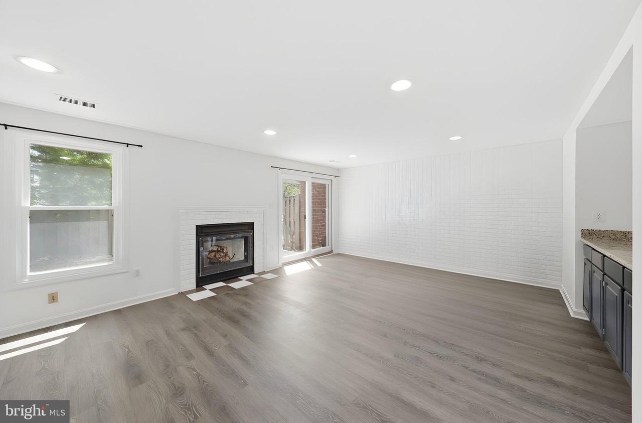10153 Turnberry Pl - Photo 3 of 25