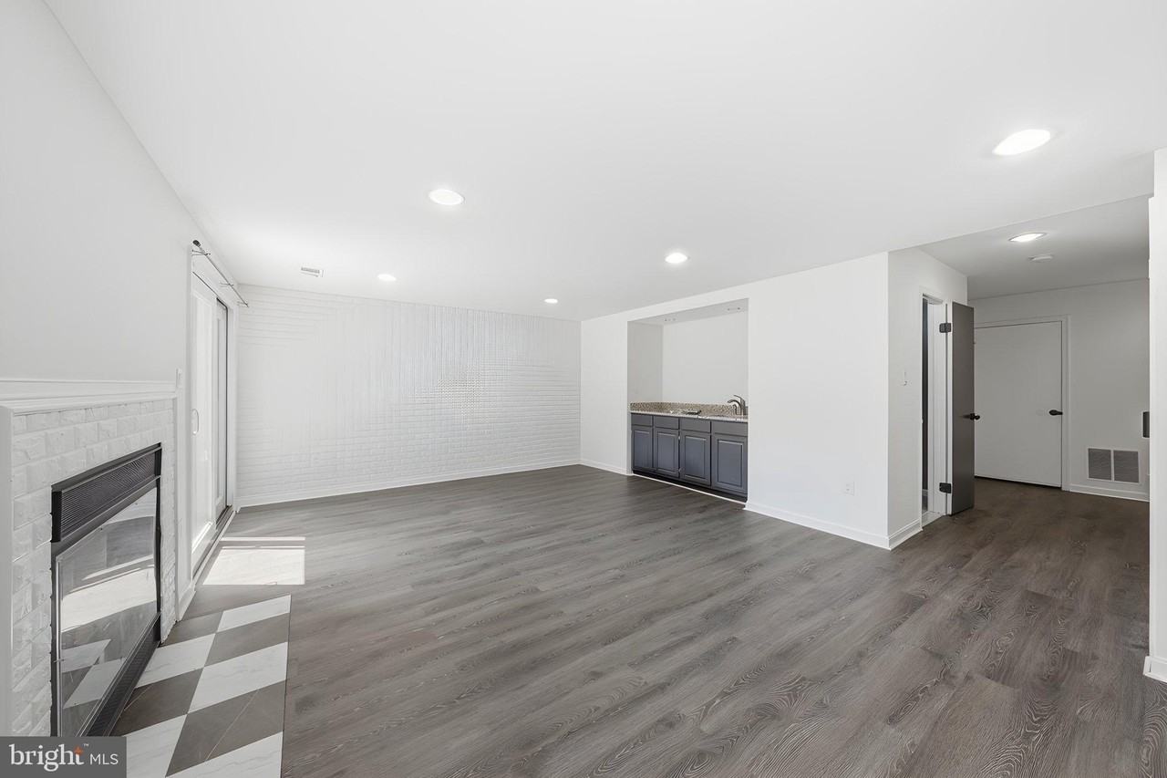 10153 Turnberry Pl - Photo 5 of 25