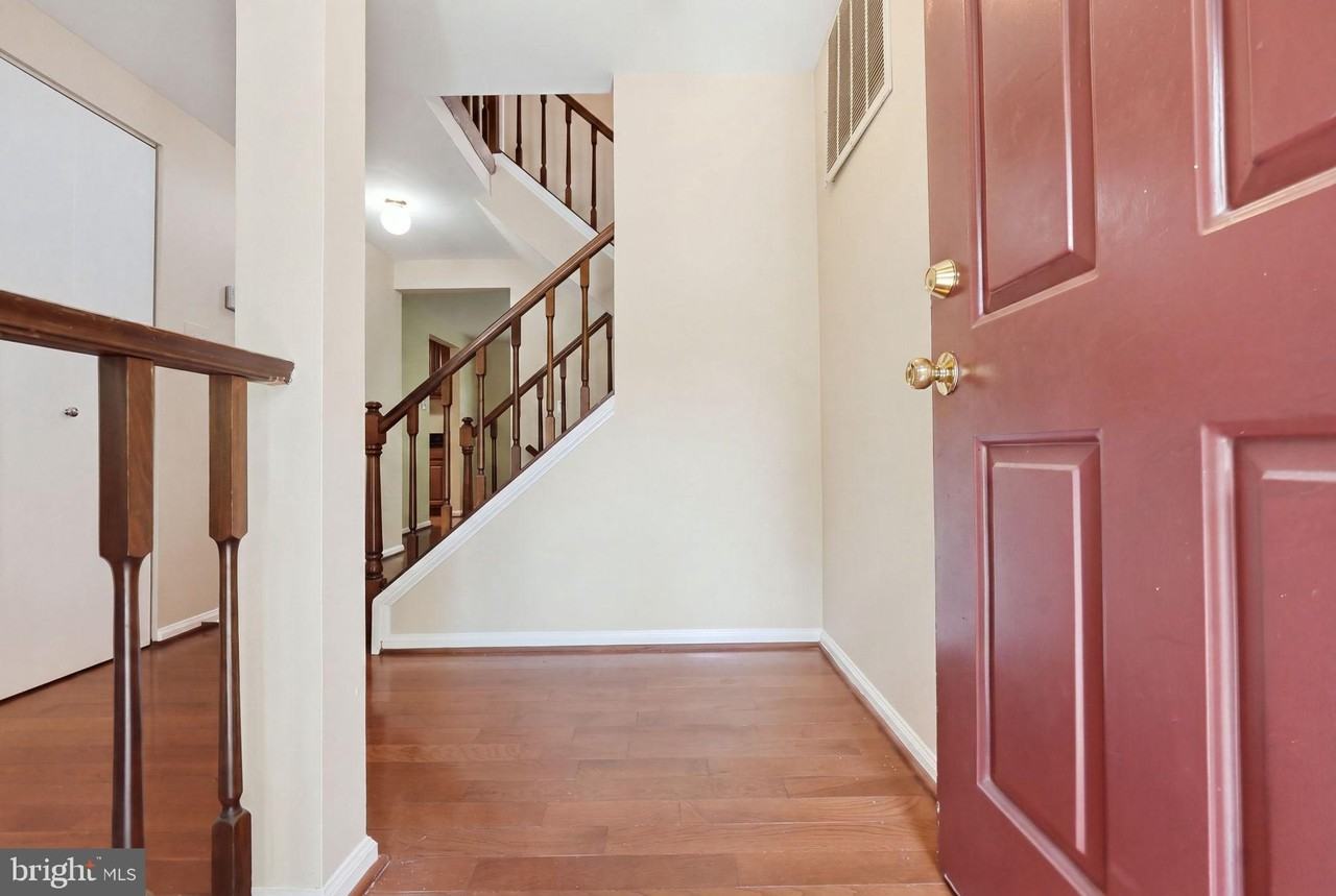 10065 Chestnut Wood Ln - Photo 2 of 35