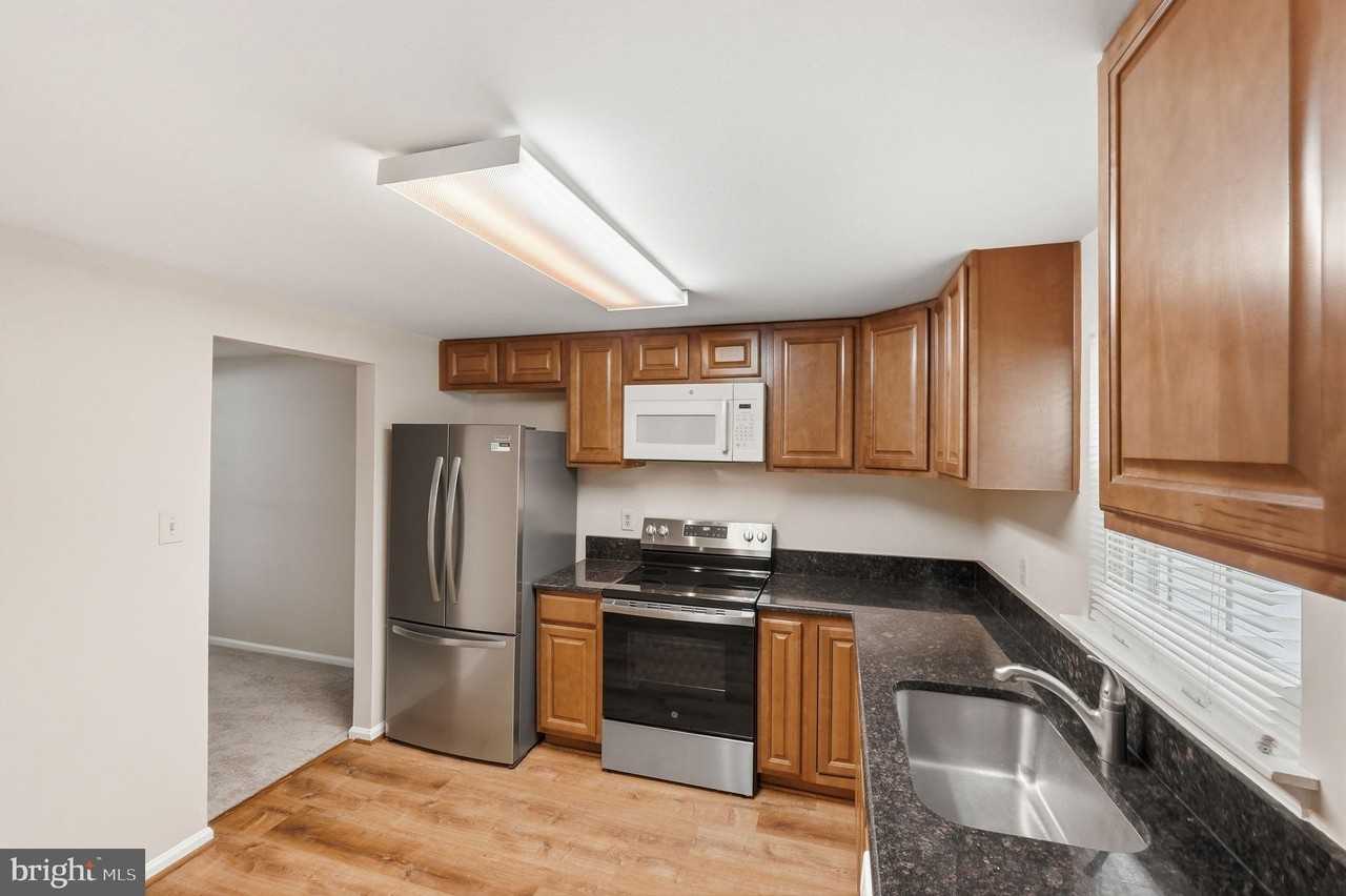 10065 Chestnut Wood Ln - Photo 7 of 35