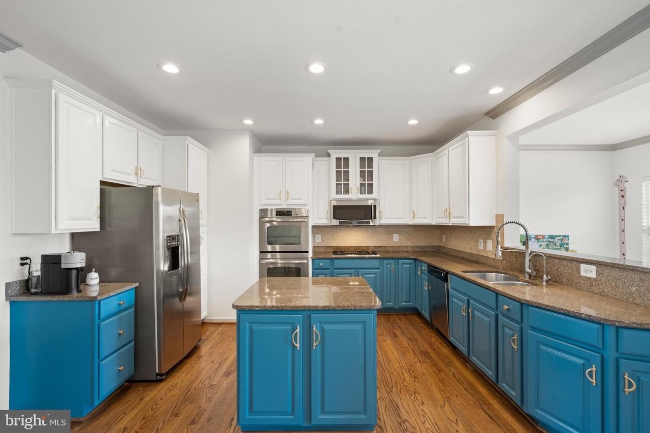 41719 Cynthia Ter - Photo 4 of 44