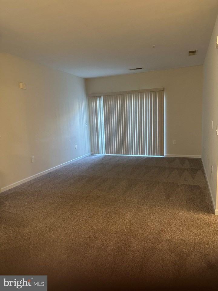 9712 Handerson Pl #102 - Photo 4 of 10