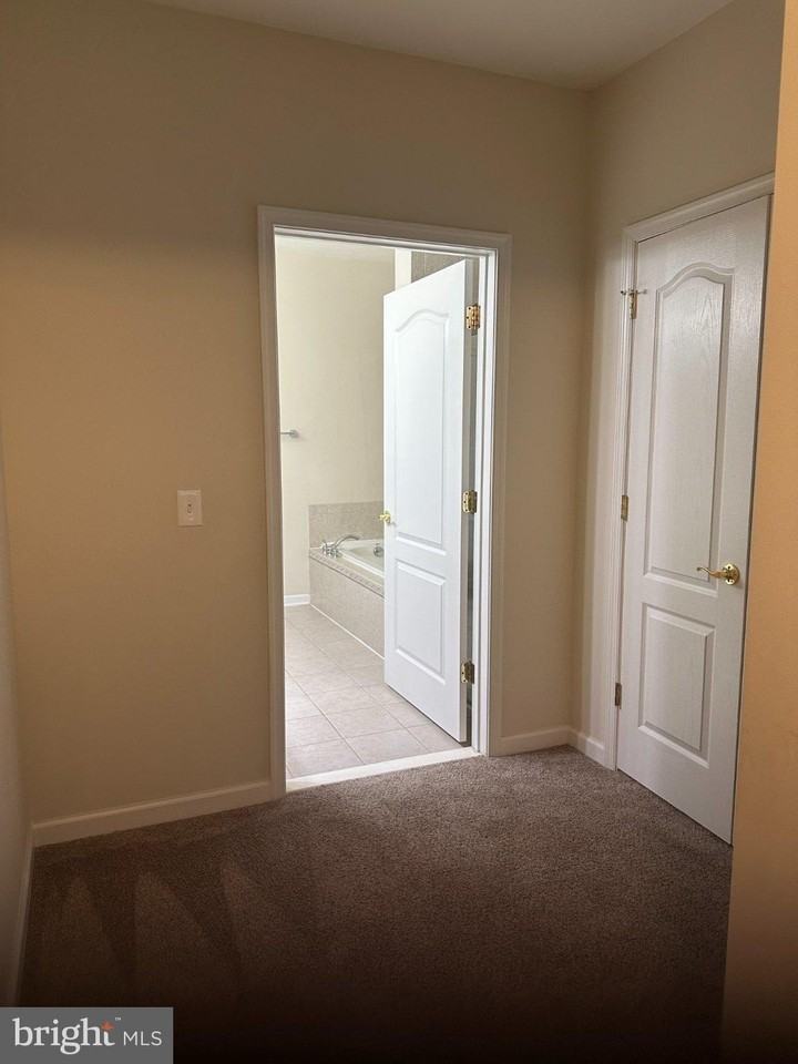 9712 Handerson Pl #102 - Photo 7 of 10