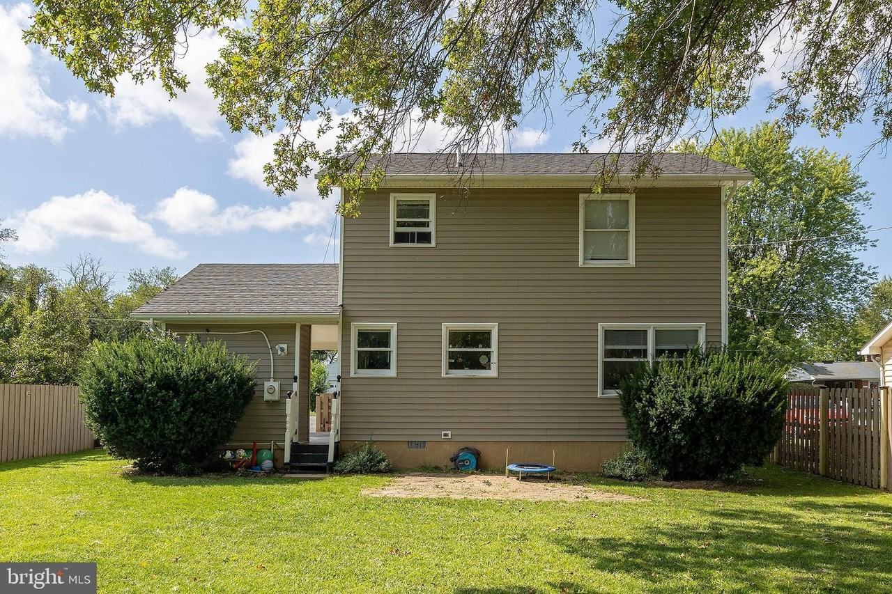 210 Summit Ave - Photo 4 of 11