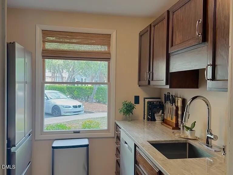 7713 Crown Crest Ct - Photo 6 of 27
