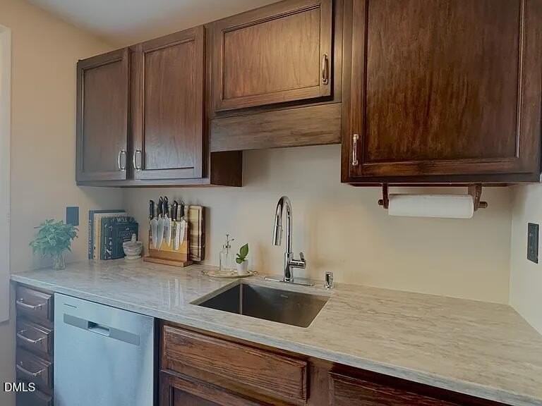 7713 Crown Crest Ct - Photo 7 of 27
