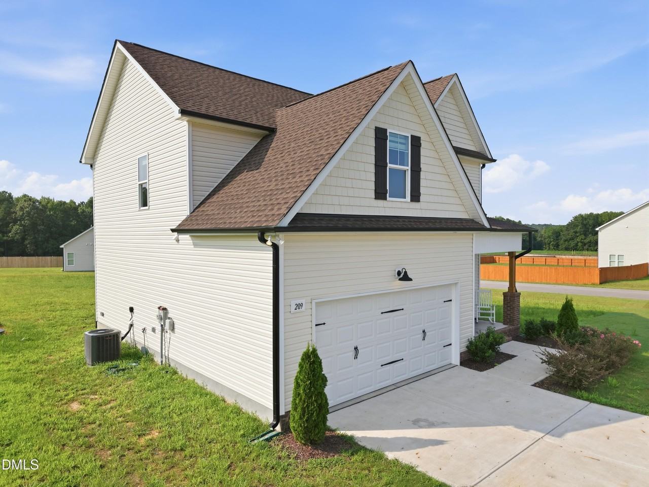 209 Danube Dr - Photo 2 of 43