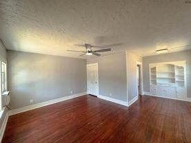 1824 Collins Ave - Photo 1 of 1