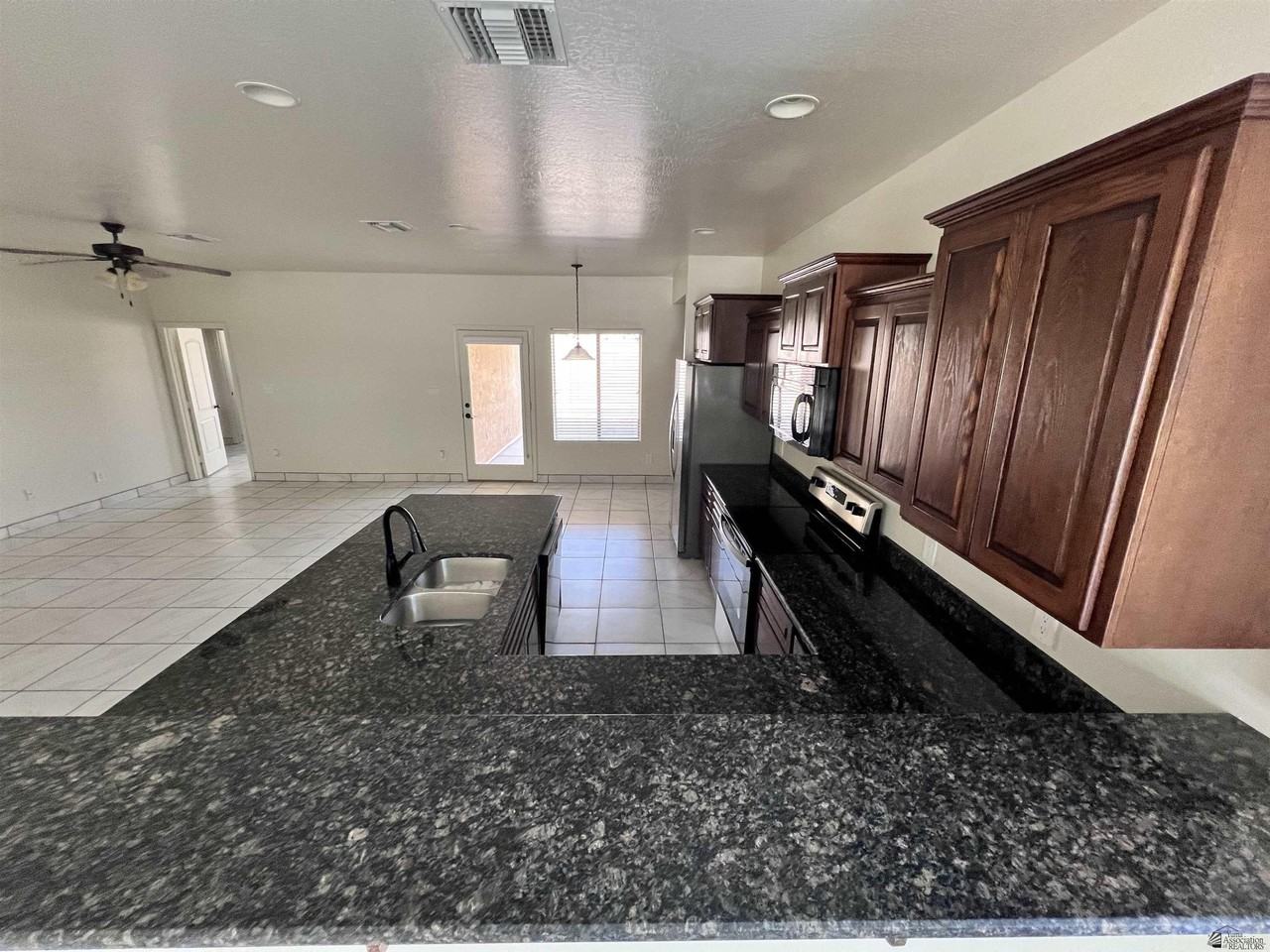 4532 S Agave Ave - Photo 6 of 22