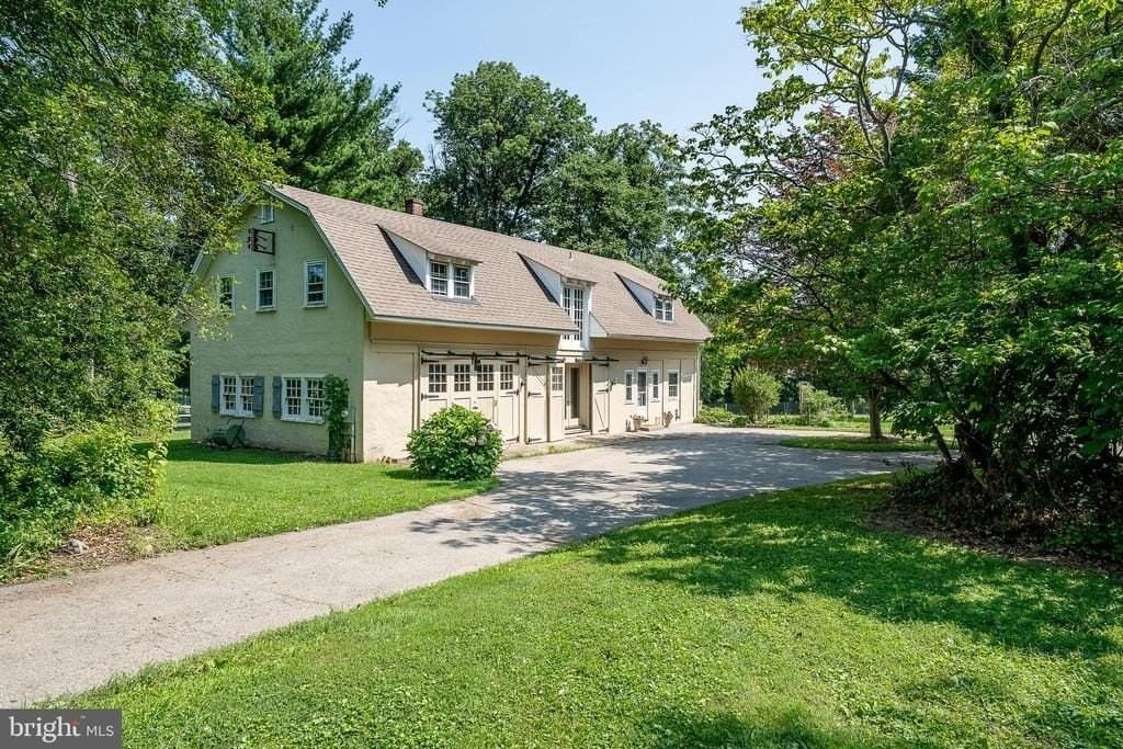 504 Harriton Rd - Photo 2 of 50