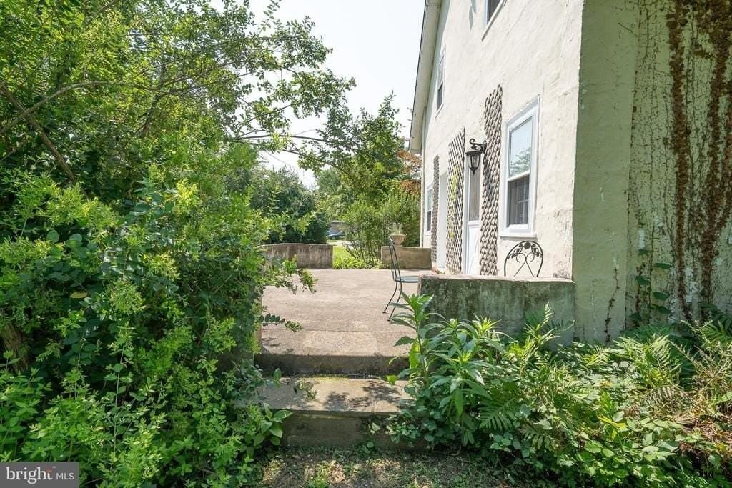 504 Harriton Rd - Photo 7 of 50