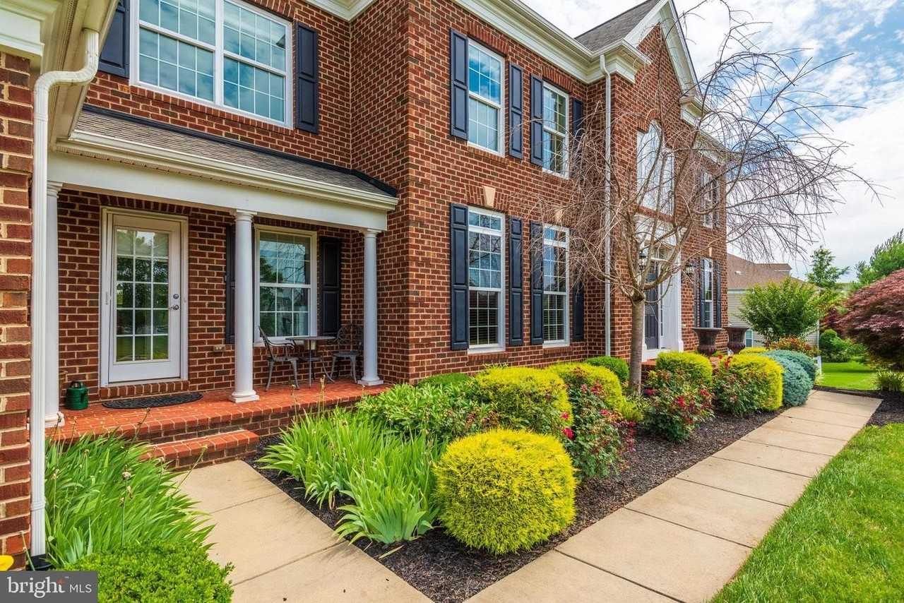 41398 Hagley Pl - Photo 4 of 49
