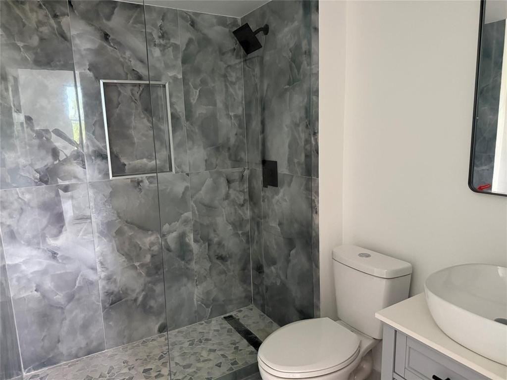 112 Royal Park Dr #4B - Photo 2 of 18