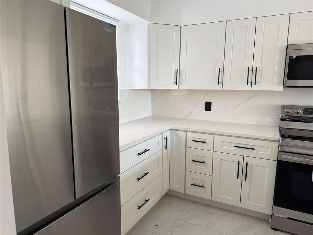 112 Royal Park Dr #4B - Photo 3 of 18
