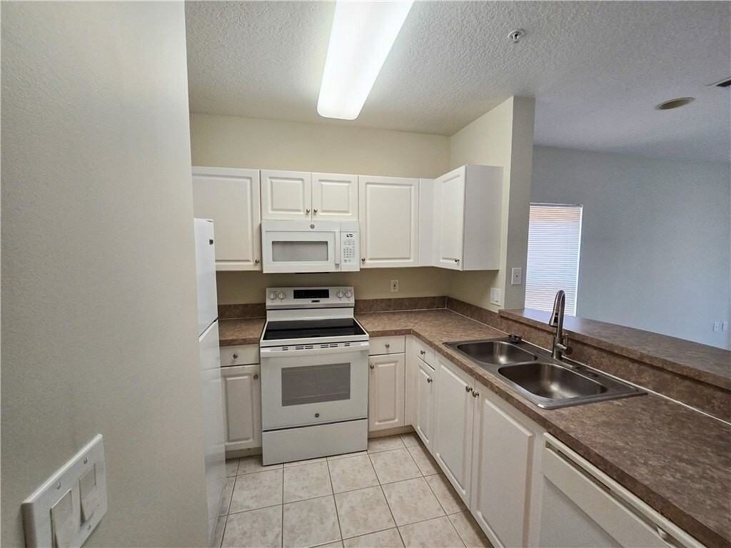 5035 Fairways Cir Apt C207 - Photo 4 of 20