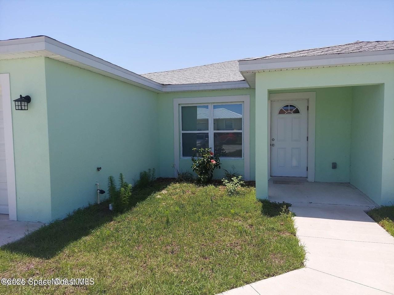 821 Angela Ave - Photo 3 of 13