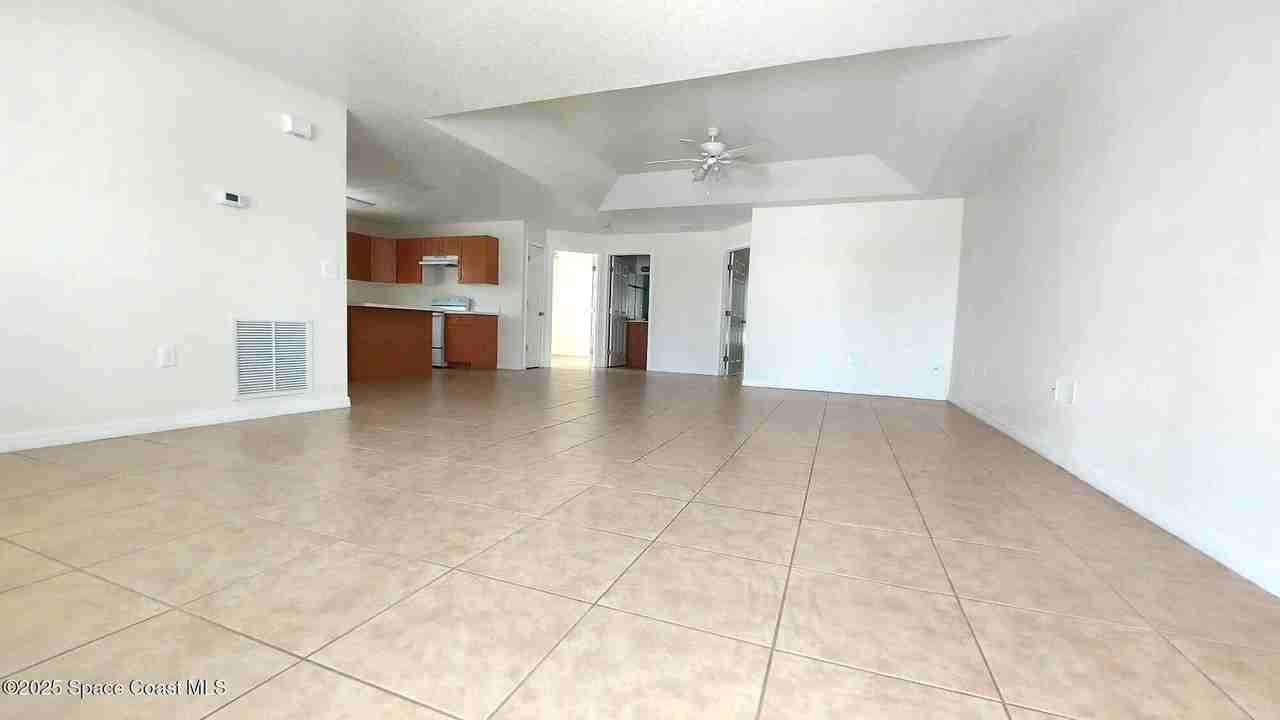 821 Angela Ave - Photo 5 of 13