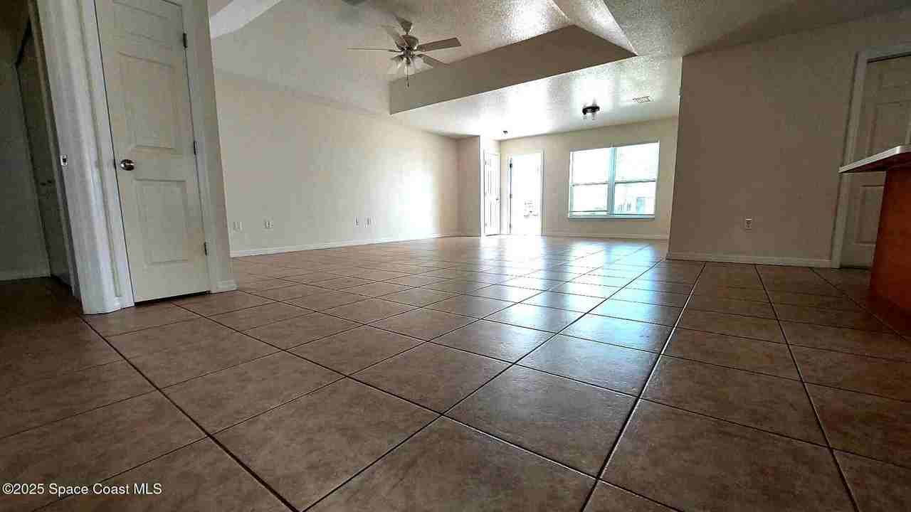 821 Angela Ave - Photo 6 of 13