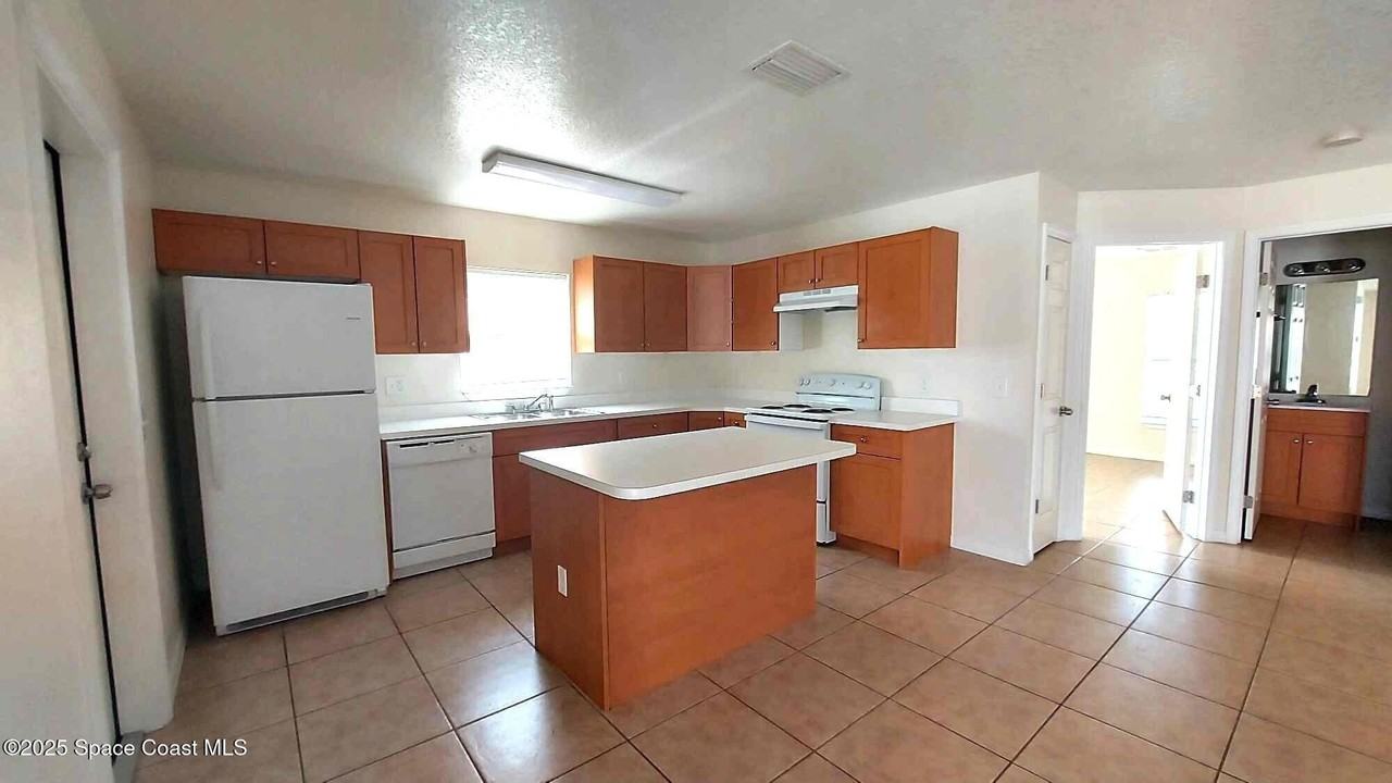 821 Angela Ave - Photo 7 of 13