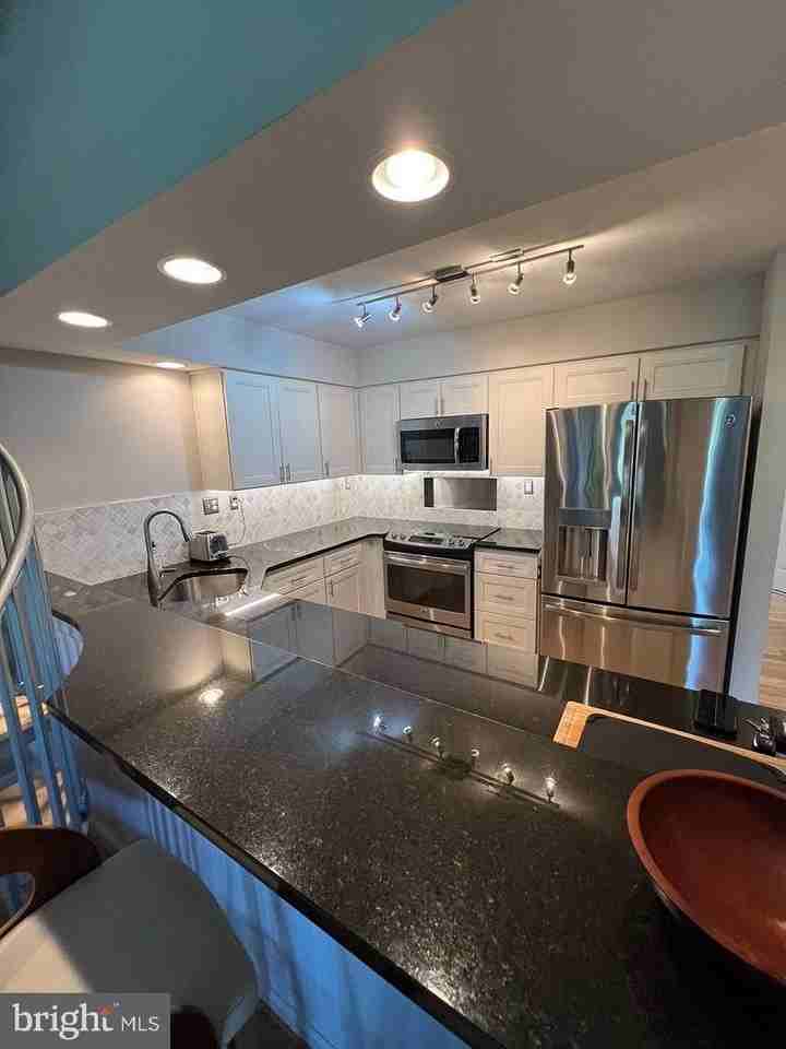 1129 Lake Heron Dr - Photo 7 of 24