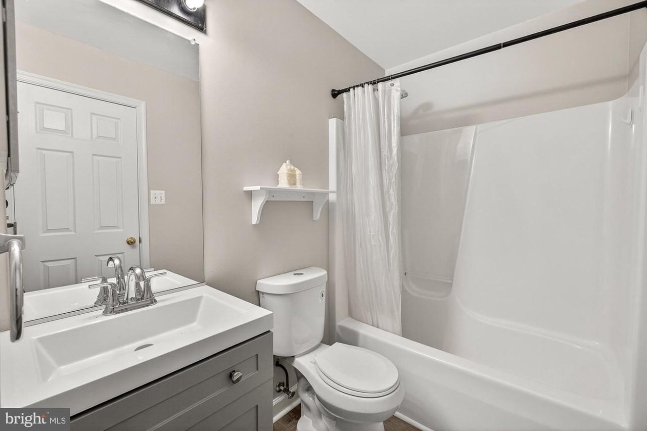 2572 Carrington Way - Photo 7 of 34