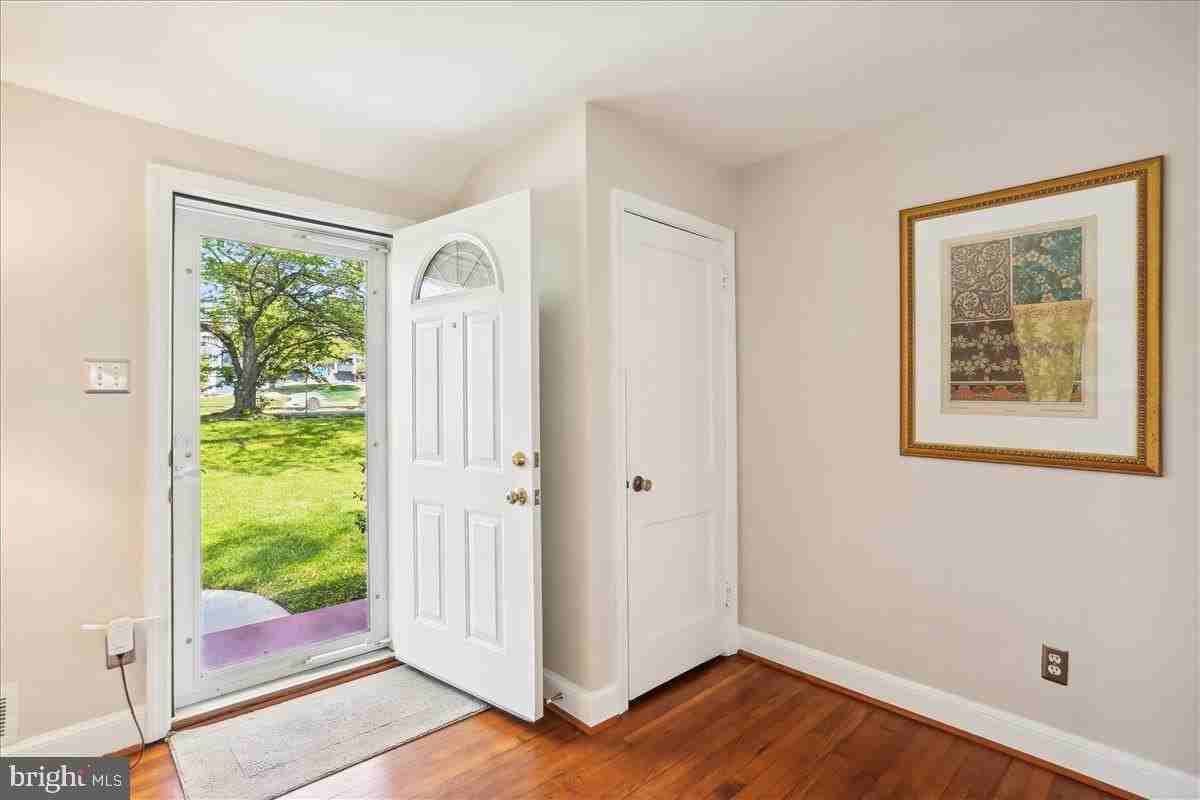 1806 Arcola Ave - Photo 3 of 32