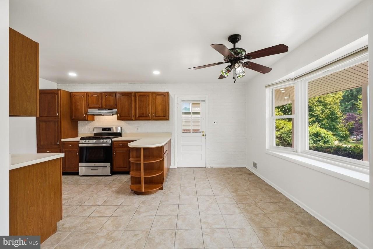 11840 Enid Dr - Photo 3 of 30
