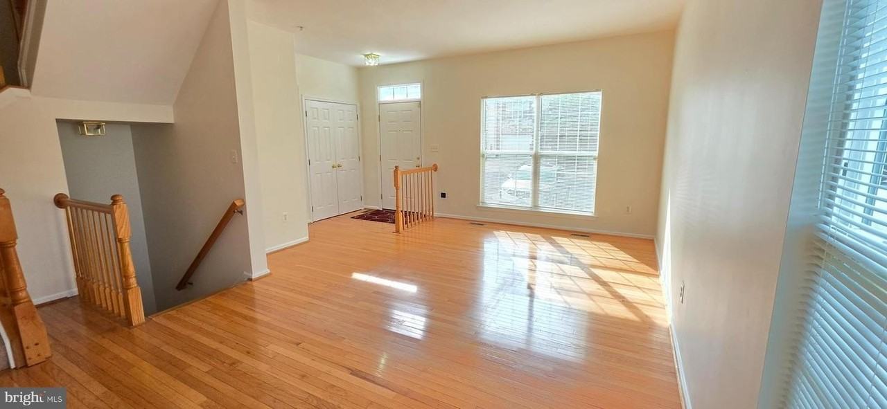 12723 Sullivan Ct - Photo 3 of 22