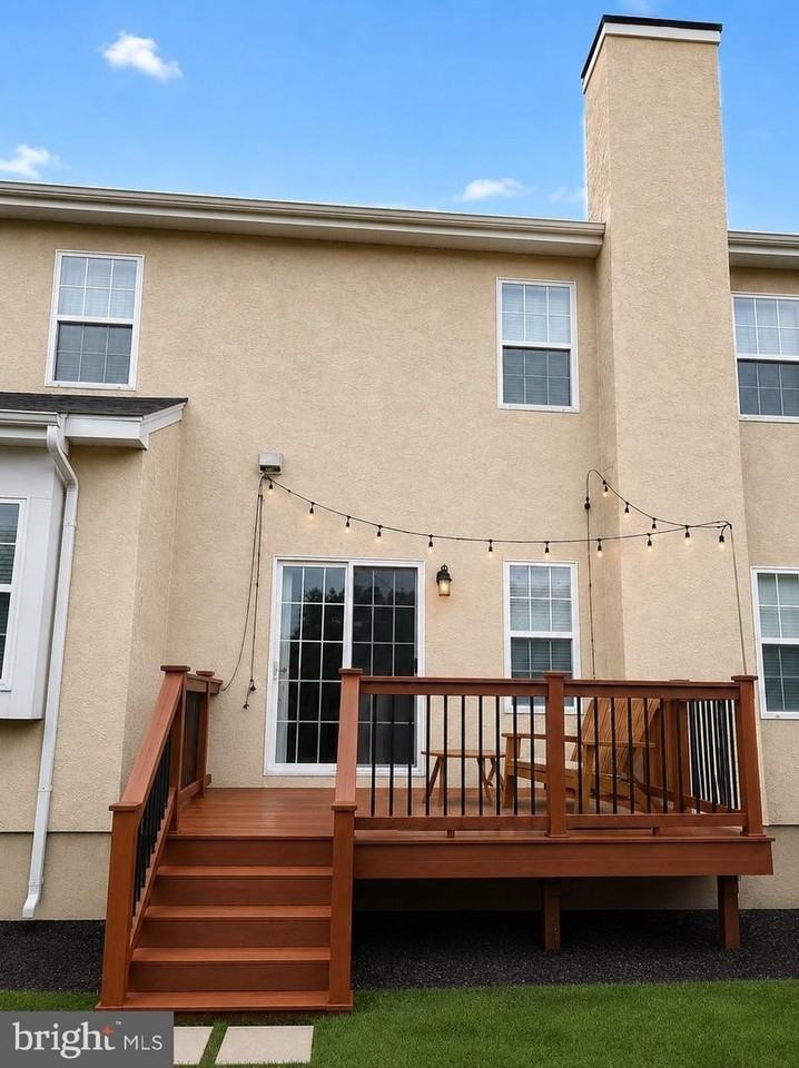 71 Versailles Blvd - Photo 2 of 15