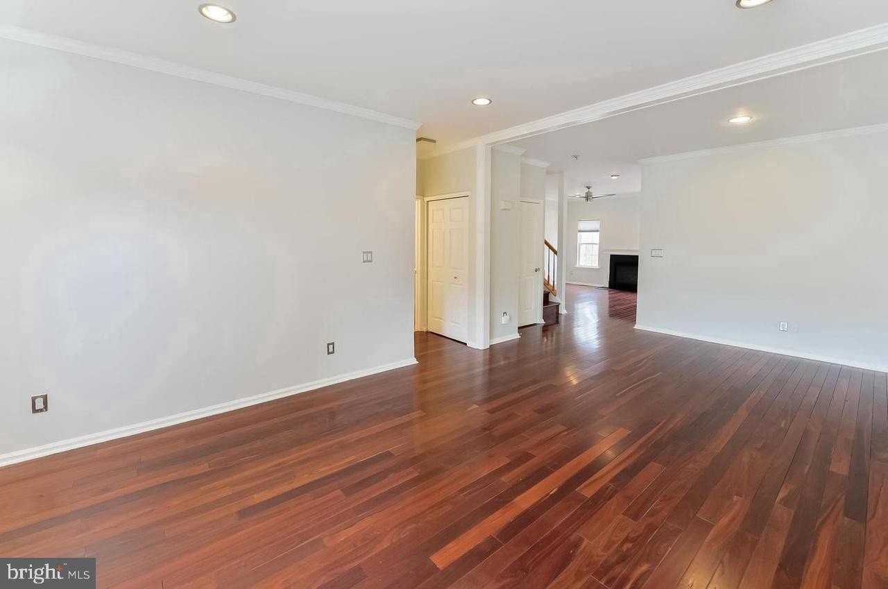 71 Versailles Blvd - Photo 3 of 15