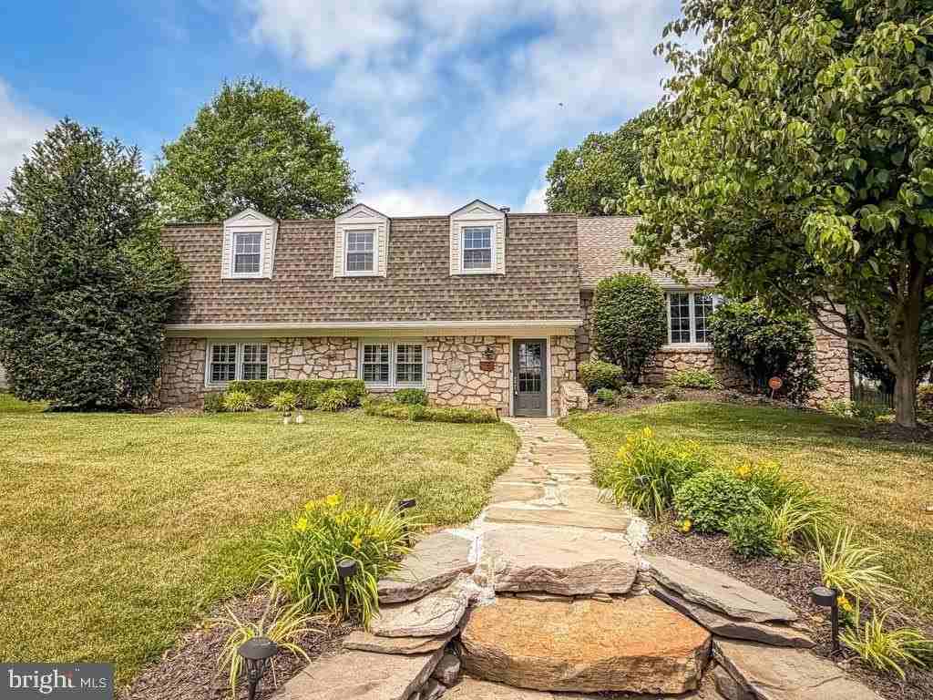 1168 Temple Dr - Photo 3 of 50