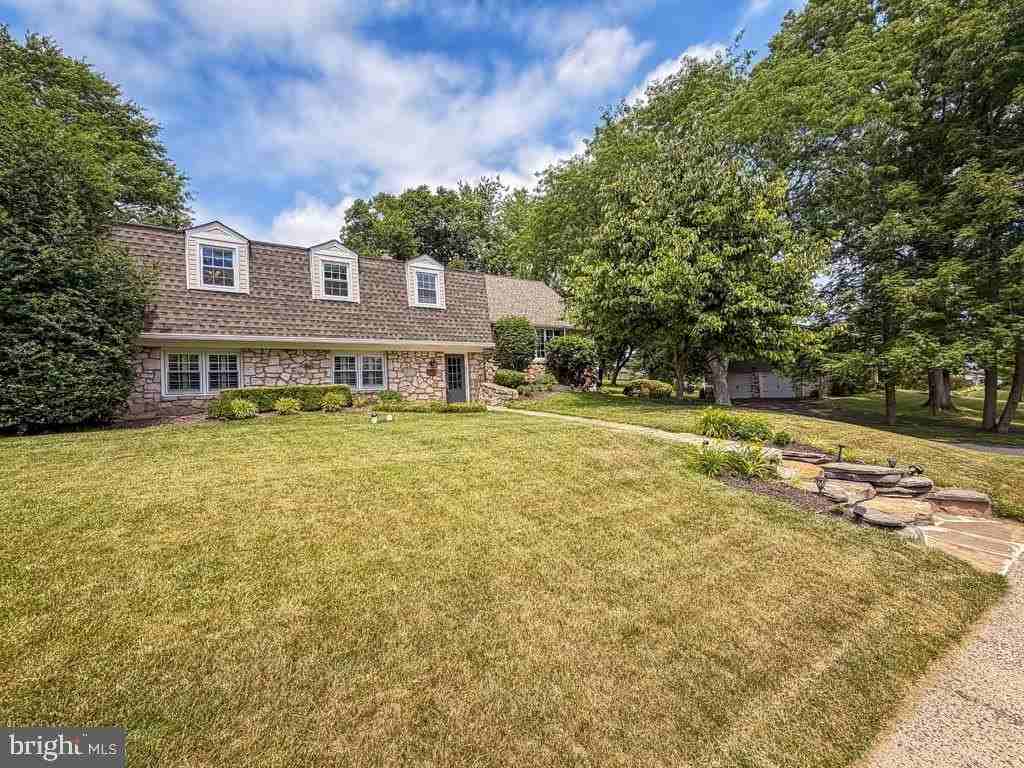 1168 Temple Dr - Photo 5 of 50